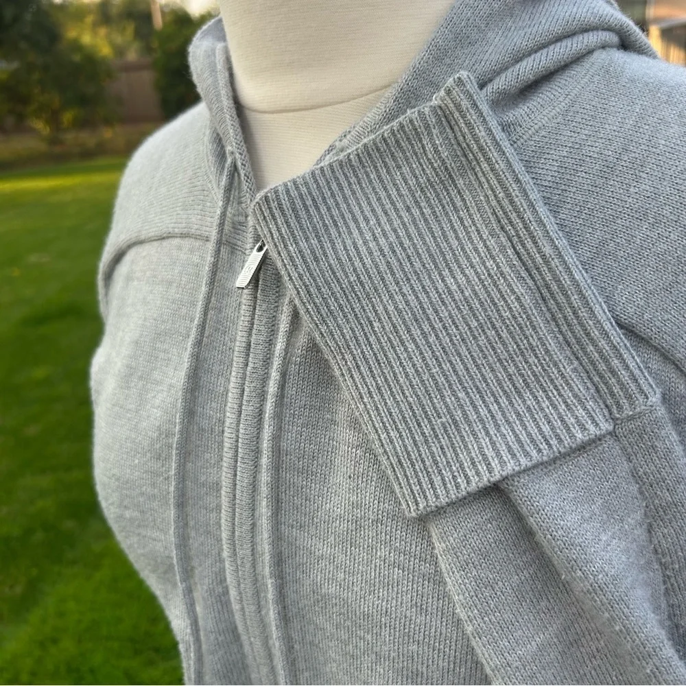 Lululemon Gray Rise & Move Hoodie Heathered Silver Drop | Size 8 / 10 EUC